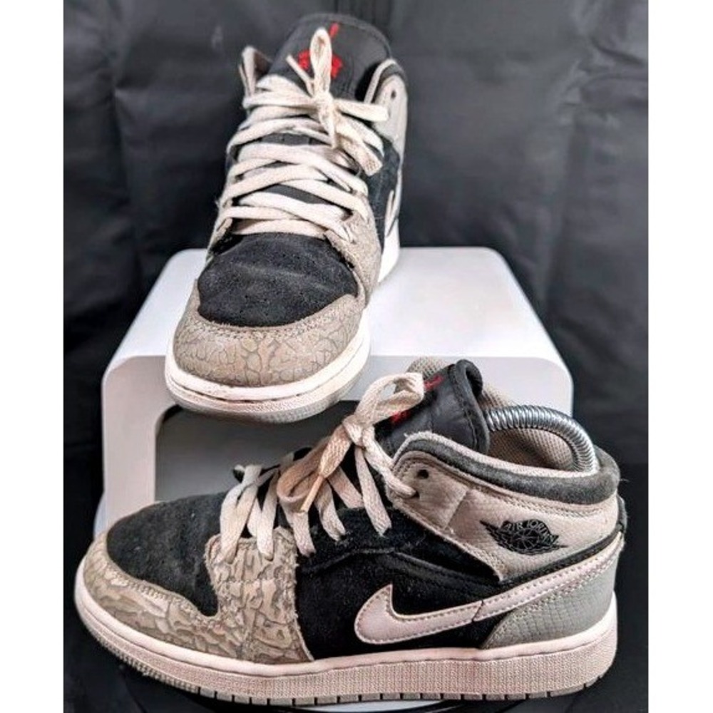 Jordan Air Jordan 1 Mid SE GS 4.5Y Black Elephant Toe DM6216-016